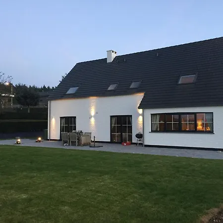 Forestside Retreat, Malmedy, Cleaning Included בית נופש *
